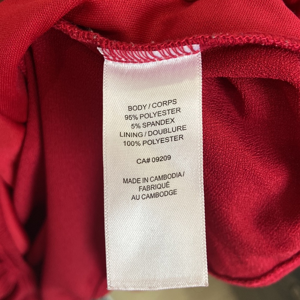 Cleo petites wine colored V neck tank top - Picture 4 of 5